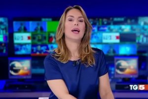 Accordo Sky - Mediaset - Annuncio TG5 del 30/3/2018 ore 20:00