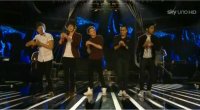 Gli One Direction a X Factor Italia con Live While We're Young