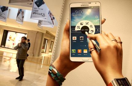 Samsung lancia tv SuperHD che si piega e un super tablet