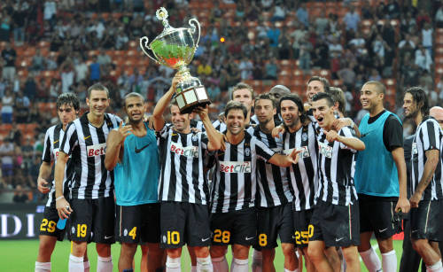 Calcio, Trofeo Berlusconi 2011 - Milan vs Juventus in diretta su Canale 5